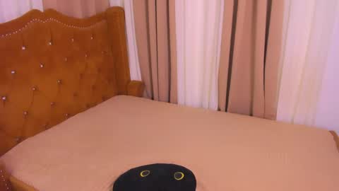 Snapshot of shane_018 chatting on May 27, 7:16 am shane_018 online show from May 27, 7:16 am