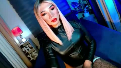 Snapshot of shane_hugexx chatting on October 7, 6:38 pm MISS SHANE online show from October 7, 6:38 pm