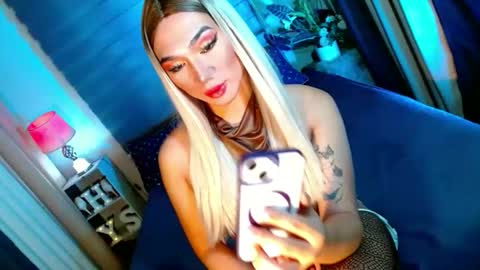 Snapshot of shane_hugexx chatting on October 8, 7:00 pm MISS SHANE online show from October 8, 7:00 pm