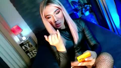 Snapshot of shane_hugexx chatting on October 30, 6:30 pm MISS SHANE online show from October 30, 6:30 pm