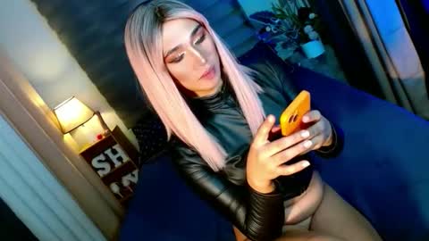 Snapshot of shane_hugexx chatting on November 7, 12:43 am MISS SHANE online show from November 7, 12:43 am