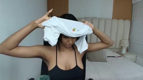 shanelle online show from March 18, 3:09 am