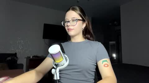 Snapshot of shannanwonnacott chatting on October 22, 2:06 pm Lissa online show from October 22, 2:06 pm