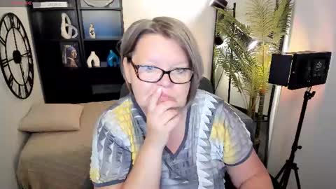 Snapshot of shannonshine chatting on July 18, 5:11 am Shannon online show from July 18, 5:11 am