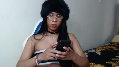 shanny_hill online show from May 1, 5:06 pm
