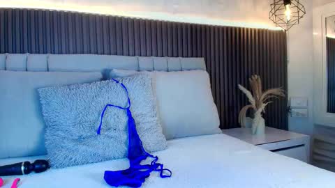 SHANON online show from February 9, 7:18 pm