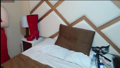 shantal_collinss online show from December 1, 2:00 pm