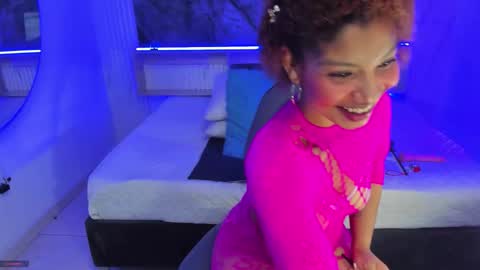 Snapshot of shantall_bluuee chatting on February 27, 5:07 am shantall bluuee online show from February 27, 5:07 am