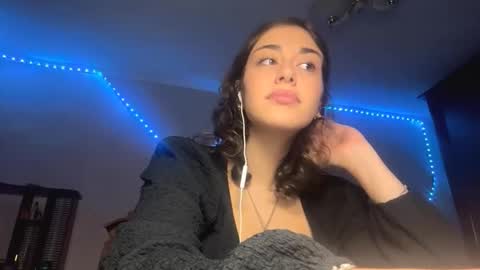 Snapshot of shantellemagnotta chatting on November 2, 9:28 pm Shantel online show from November 2, 9:28 pm