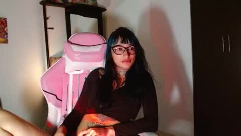 Snapshot of sharaross1 chatting on October 18, 1:30 am sharaross1 online show from October 18, 1:30 am