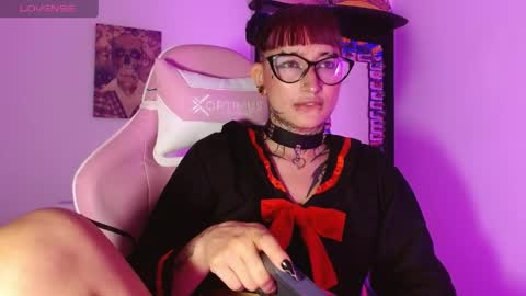 sharaross1 online show from April 18, 2:59 am