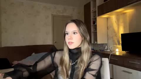 Snapshot of shardamcelhiney chatting on March 1, 8:16 am Arina online show from March 1, 8:16 am