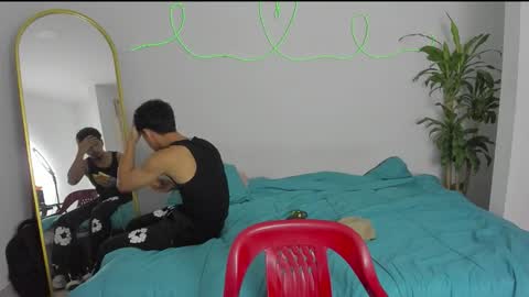 shark_boy21 online show from December 18, 2:17 am