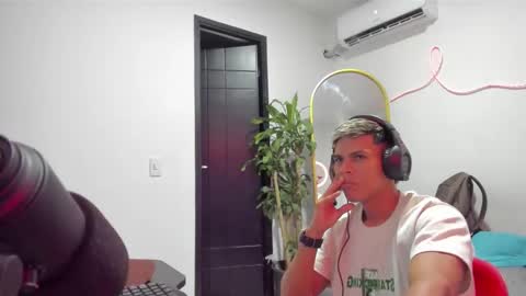 shark_boy21 online show from January 18, 12:58 am