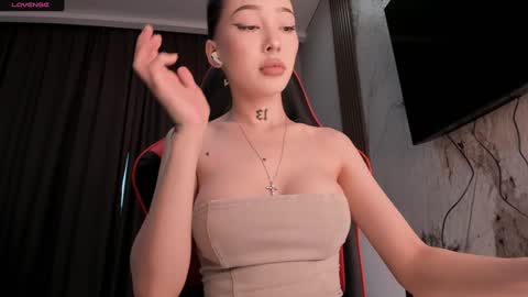 Snapshot of sharlin_13 chatting on December 9, 11:04 am Sharlin online show from December 9, 11:04 am