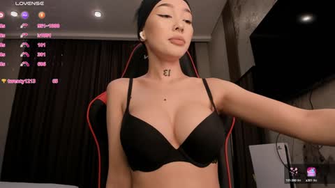 Snapshot of sharlin_13 chatting on February 5, 1:04 am Sharlin online show from February 5, 1:04 am