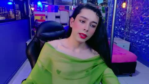 Sharlond online show from June 25, 2:21 pm