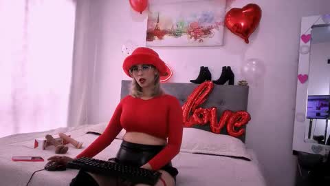 Snapshot of sharlott_3 chatting on February 14, 1:41 pm sharlott_3 online show from February 14, 1:41 pm