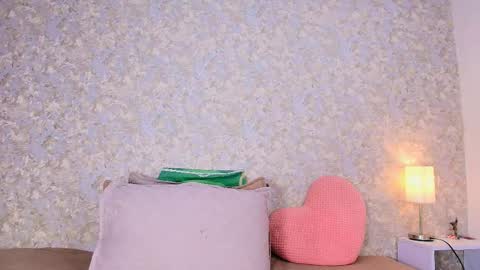 Snapshot of sharlott_kiss chatting on October 22, 3:07 am Sharlott online show from October 22, 3:07 am