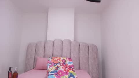 Snapshot of sharlott_kiss chatting on December 3, 11:52 am Sharlott online show from December 3, 11:52 am