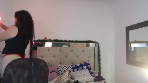 Snapshot of sharlotte__jones chatting on December 16, 6:49 pm Sara online show from December 16, 6:49 pm