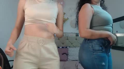 Snapshot of sharlotte__jones chatting on January 18, 2:55 pm Sara online show from January 18, 2:55 pm