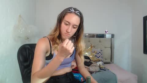 Snapshot of sharlotte__jones chatting on January 20, 3:18 pm Sara online show from January 20, 3:18 pm