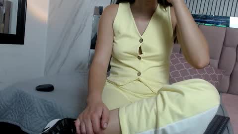 Snapshot of sharlotte__jones chatting on January 19, 1:59 pm Sara online show from January 19, 1:59 pm