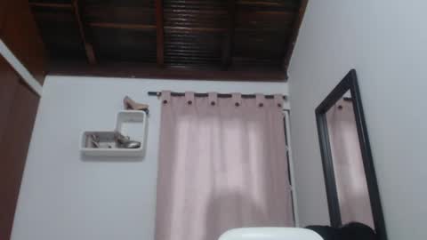 Snapshot of sharlotte_mom chatting on February 18, 12:37 am sharlotte online show from February 18, 12:37 am