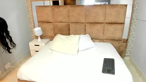  SHARLOTTE   online show from February 25, 12:15 pm