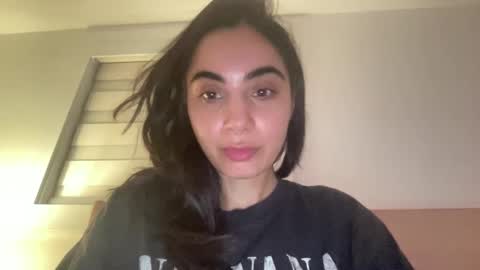 Snapshot of sharnn_b chatting on November 17, 5:57 am sharnn_b online show from November 17, 5:57 am