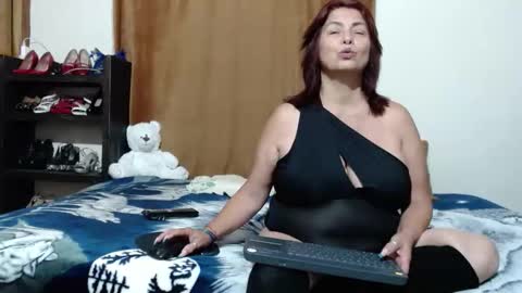 Snapshot of sharon_stonne_66 chatting on October 16, 11:55 am S H A R O N online show from October 16, 11:55 am