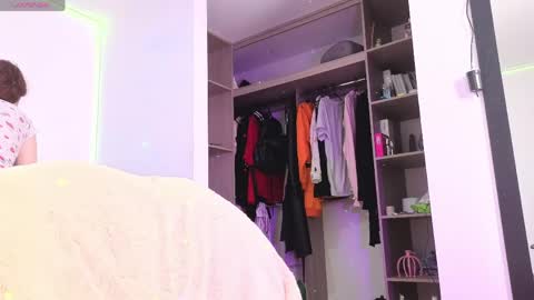 Snapshot of sharonblack_ chatting on April 23, 11:09 am kitsune online show from April 23, 11:09 am