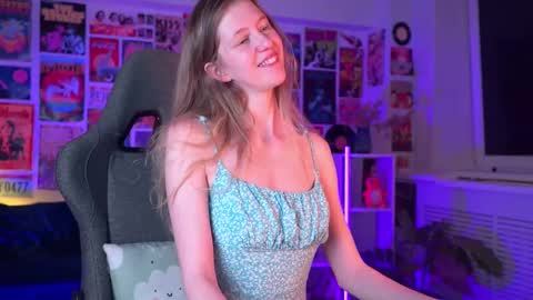 Snapshot of sharonevansi chatting on February 5, 3:31 pm Sharon online show from February 5, 3:31 pm