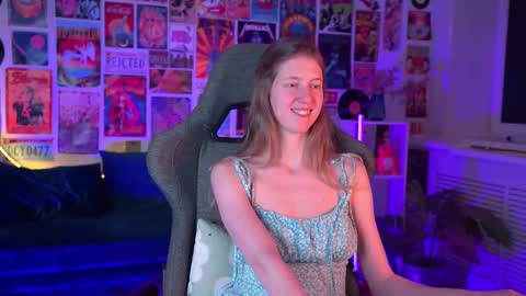 Snapshot of sharonevansi chatting on February 5, 6:37 pm Sharon online show from February 5, 6:37 pm