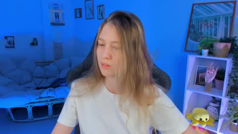 Snapshot of sharonevansi chatting on March 9, 11:36 am Sharon online show from March 9, 11:36 am