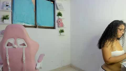 Snapshot of shasha009 chatting on October 21, 9:04 pm loraine online show from October 21, 9:04 pm