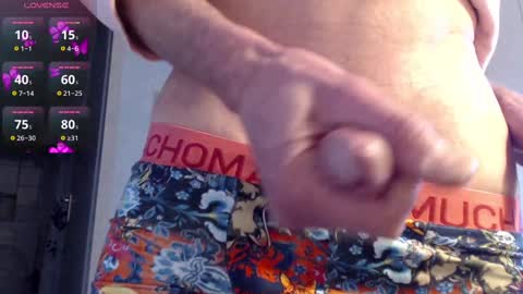 Snapshot of shavingaddict chatting on January 2, 3:19 pm Pioux online show from January 2, 3:19 pm
