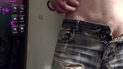 Snapshot of shavingaddict chatting on January 17, 9:06 pm Pioux online show from January 17, 9:06 pm