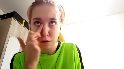 Annette online show from December 5, 6:33 am