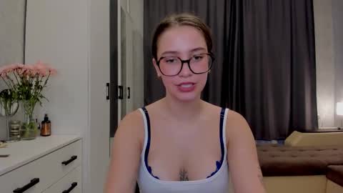 shawty__mariaa online show from September 12, 1:33 pm