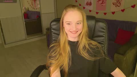 Snapshot of shawty_mia chatting on December 16, 2:22 pm Shawty Mia online show from December 16, 2:22 pm