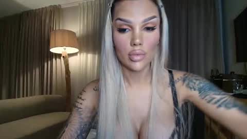 Snapshot of shayblonde chatting on January 10, 9:05 pm shayblonde online show from January 10, 9:05 pm