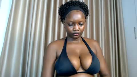 Snapshot of shayne_akinyi chatting on June 17, 12:07 pm Shayne online show from June 17, 12:07 pm