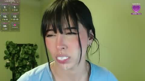 Snapshot of she_alice chatting on June 5, 6:52 am she_alice online show from June 5, 6:52 am