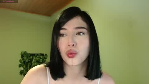 Snapshot of she_alice chatting on June 10, 12:15 pm she_alice online show from June 10, 12:15 pm
