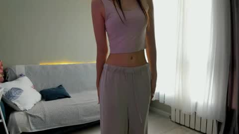 Snapshot of she_angell chatting on June 1, 2:35 am Anny online show from June 1, 2:35 am