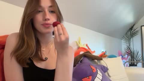 Snapshot of sheababyyy chatting on June 3, 10:04 pm Shea xx online show from June 3, 10:04 pm