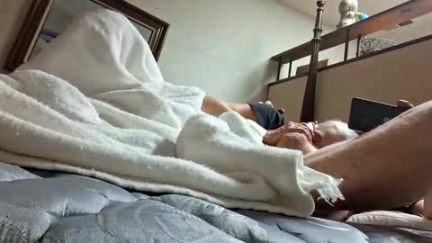 shebesuckn512405 online show from December 19, 2:57 pm