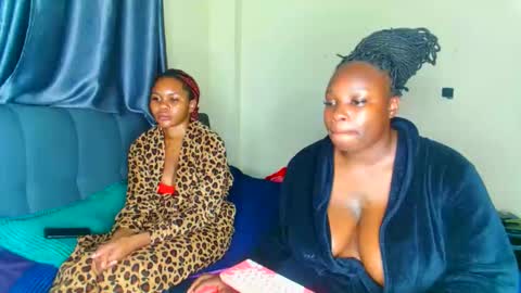 shee13 online show from November 1, 8:33 pm